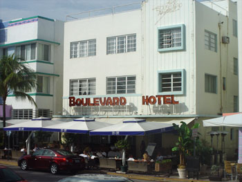 Boulevard Hotel